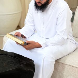 Qamis blanc émirati Al muminum shop à propos